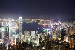 skyline en stadsgezicht van moderne stad hongkong's nachts foto