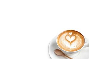 een kopje koffie latte met lepel isoleren op witte blackground foto