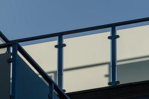 balustrade met glas op een schip foto