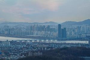 het landschap top van een berg in seoul, korea foto