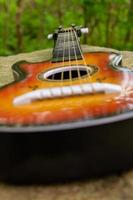 gitaar in close-up in selectieve focus foto
