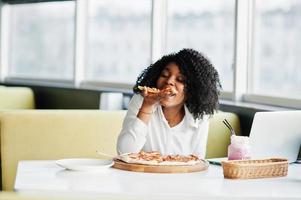 zakelijke afro-amerikaanse dame foto