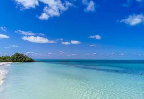 prachtige tropische natuurlijke strandparadijs panorama contoy eiland mexico. foto