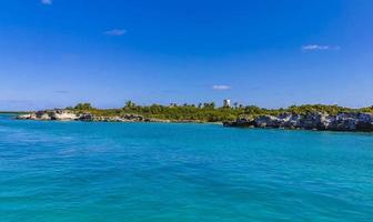 prachtig tropisch natuurlijk strand en bospanorama contoy eiland mexico. foto