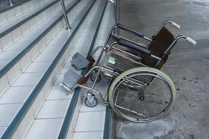 rolstoel parkeren op de trap foto