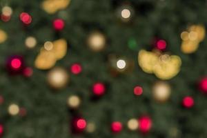 abstracte wazig lichten op de achtergrond in blauwe, paarse, oranje kleuren. - concept voor kerstviering foto
