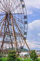 sochi, rusland, 2019 - groot reuzenrad in pretpark sochi foto