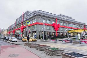 moskou, rusland, 2019 - feestelijke decoraties voor de feestdagen van het universele centrale warenhuis tsum. foto