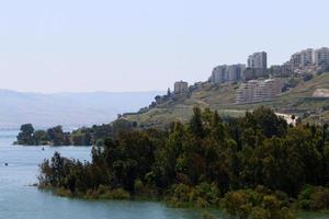 tiberias israel 8 mei 2020. lake Kinneret is een zoetwatermeer in het noordoosten van Israël. foto