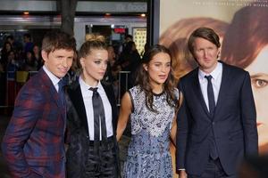 los angeles, 21 nov - eddie redmayne, amber hear, alicia vikander, tom hooper bij de première van het deense meisje in het dorpstheater op 21 november 2015 in westwood, ca. foto