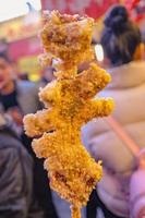 dichtbij omhoog gebakken reusachtig Octopus in wangfujing wandelen straat en straat voedsel in Beijing stad, china reizen foto