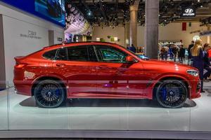 Frankfurt, Duitsland - september 2019 rood BMW alpina xd4 alle wegen x4 SUV, iaa Internationale motor tonen auto tentoonstelling foto