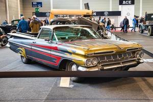 friedrichshafen - mei 2019 zwart geel rood chevrolet el camino 1959 Bij motorwereld klassiekers bodensee Aan mei 11, 2019 in friedrichshafen, Duitsland foto