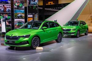 frankfurt, duitsland - sept 2019 limoengroen skoda scala estate wagon combi gezinsauto gebaseerd op vision rs, iaa internationale autoshow autotentoonstelling foto