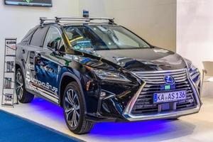 frankfurt, duitsland - sept 2019 zwarte lexus nx suv autonome zelfrijdende auto, iaa internationale autoshow autotentoonstelling foto