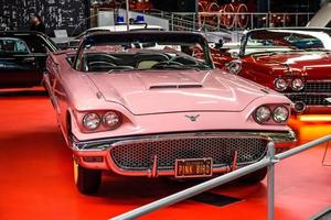 sinsheim, Duitsland - mai 2022 roze cabrio doorwaadbare plaats Thunderbird converteerbaar foto