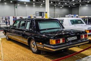 moskou - aug 2016 zil 41047 gepresenteerd op mias moskou internationale autosalon op 20 augustus 2016 in moskou, rusland foto