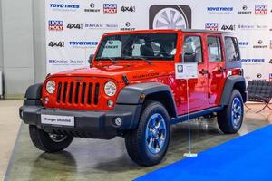 moskou - aug 2016 jeep wrangler jk gepresenteerd op mias moskou internationale autosalon op 20 augustus 2016 in moskou, rusland foto