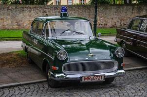 fulda, duitsland - mei 2013 opel kapitan politie luxe retro auto foto