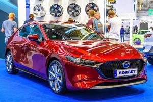 Frankfurt, Duitsland - september 2019 rood mazda 3 borbet 4e generatie bp hatchback, iaa Internationale motor tonen auto tentoonstelling foto