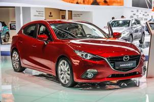 frankfurt - sept 2015 mazda3 gepresenteerd op iaa international mot foto