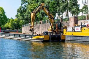 berlijn, berlijn Duitsland 23.07.2018 graafmachine in berlijn graven een graf foto