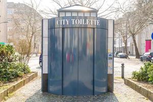 stad toilet in berlijn foto