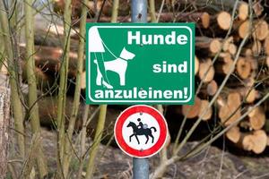 schild honden Aan riem en rijder verbod foto