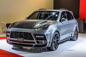 frankfurt - sept 2015 porsche macan mansory gepresenteerd op iaa in foto