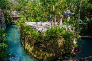 Maya-ruïnes in jungle tropisch bos, playa del carmen, riviera maya, yu atan, mexico foto