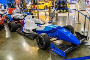 moskou - aug 2016 formule renault 2.0 smp racing gepresenteerd op mias moskou internationale autosalon op 20 augustus 2016 in moskou, rusland foto