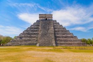 tempelpiramide van kukulcan el castillo, chichen itza, yucatan, mexico, maya beschaving foto