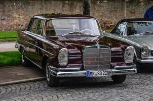 fulda, duitsland - mei 2013 mercedes-benz 220 se limousine retro foto