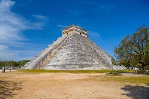 tempelpiramide van kukulcan el castillo, chichen itza, yucatan, mexico, maya beschaving foto