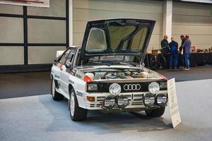 friedrichshafen - mei 2019 witte audi quattro a1 type 81 85 1980 sedan bij motorworld classics bodensee op 11 mei 2019 in friedrichshafen, duitsland foto