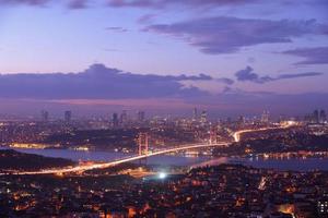 Istanbul kalkoen bosporus brug foto