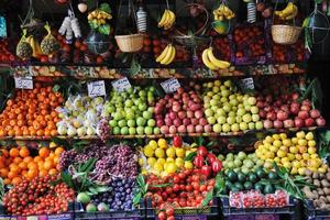 vers fruit en groenten Bij markt foto