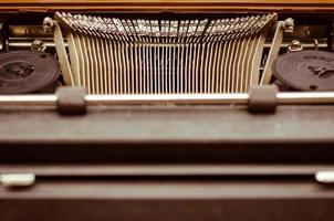 oud Engels schrijfmachine in warm wijnoogst toon foto