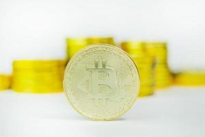 crypto valuta concept.bitcoins, gouden munten, cryptocurrency met ruimte voor uw concept. foto