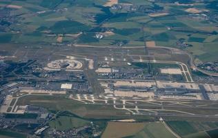 luchtfoto van de luchthaven van charles de gaulle in parijs foto