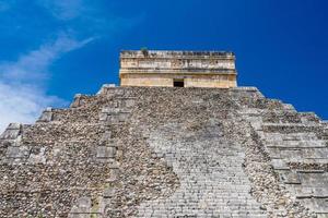 tempelpiramide van kukulcan el castillo, chichen itza, yucatan, mexico, maya beschaving foto