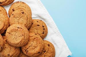 havermout koekjes Aan een servet Aan een blauw achtergrond foto