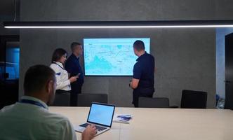 groep van veiligheid gegevens centrum operators Bij werk foto