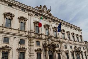 rome, het consulta-gebouw op het quirinale-plein. foto