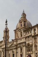 heilige agnese in agone op piazza navona, rome, italië foto