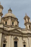 heilige agnese in agone op piazza navona, rome, italië foto