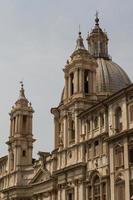 heilige agnese in agone op piazza navona, rome, italië foto