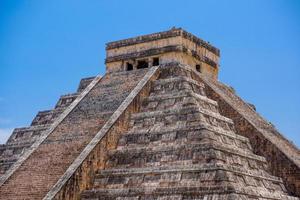 tempelpiramide van kukulcan el castillo, chichen itza, yucatan, mexico, maya beschaving foto
