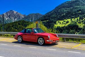 filet, zwitserland - apr 2017 rode porsche 911 993 cabrio in swi foto