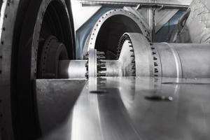 de rotor van een gas- turbine compressor met een vastgeschroefd koppelen voor de helft foto